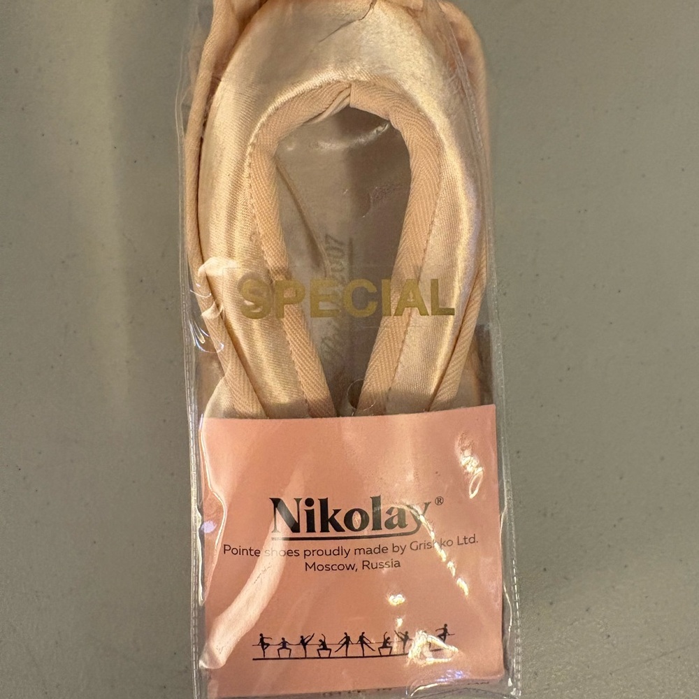 Nikolay Dreampointe size 3.5, 4x, MF, NWT